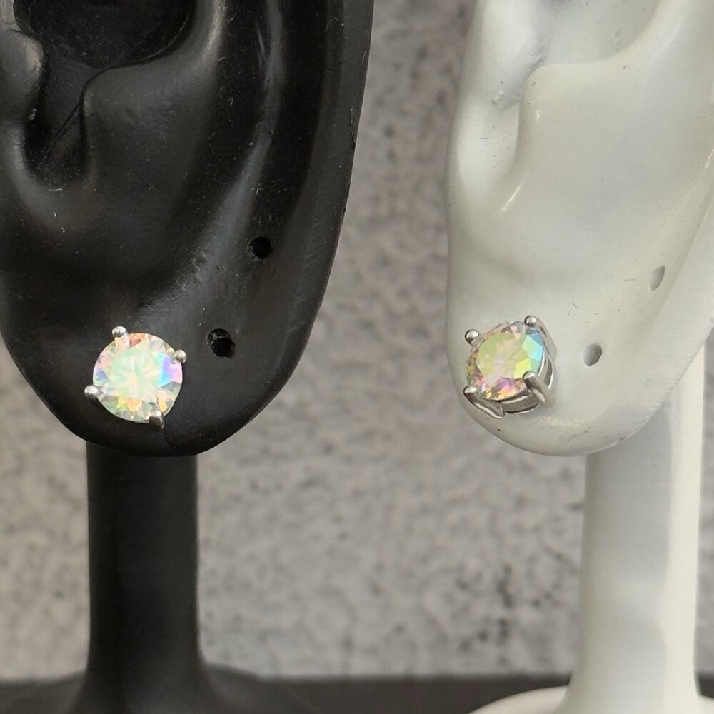 Beautiful 1ctw Iridescent Moissanite Stud Earrings, Sterling Silver 925-NEW